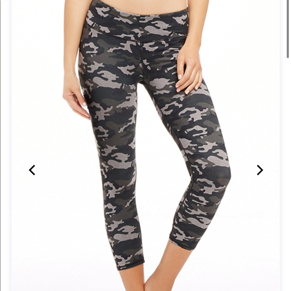 Fabletics Lima Capri Leggings